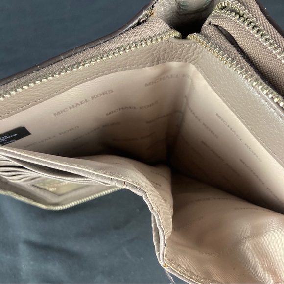 Michael Kors double zip around leather wristlet - Picture 12 of 13